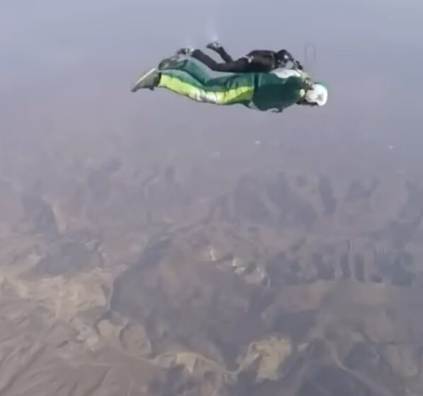  Спектакуларан подвиг: Американац скочио са 7.620 метара без падобрана и преживео